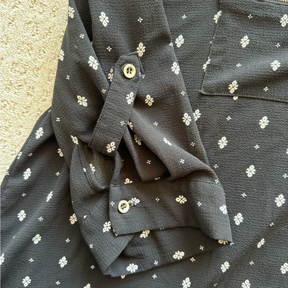 Black 3xl 3/4 sleeves button up top with zipper pockets - Picture 3 of 4